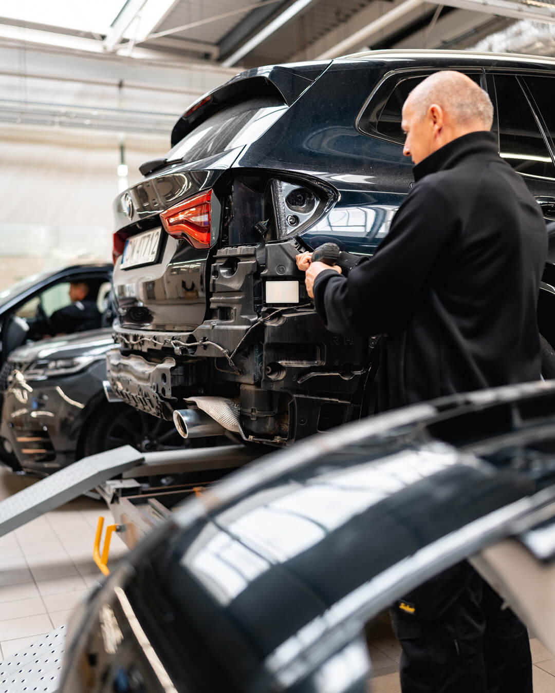 BMW-Team_Section-hero_1080x1350_Serwis-blacharsko-lakierniczy_01