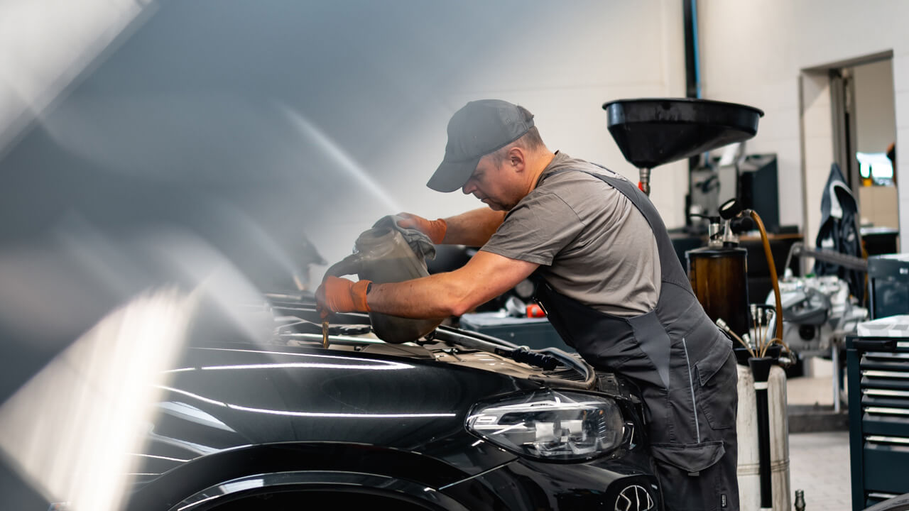 BMW-Team_Section-hero_1280x720_Serwis-mechaniczny_01